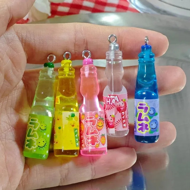 Resin Art Engagement - 10 stuks kleine frisdrankflesjes hars bedels