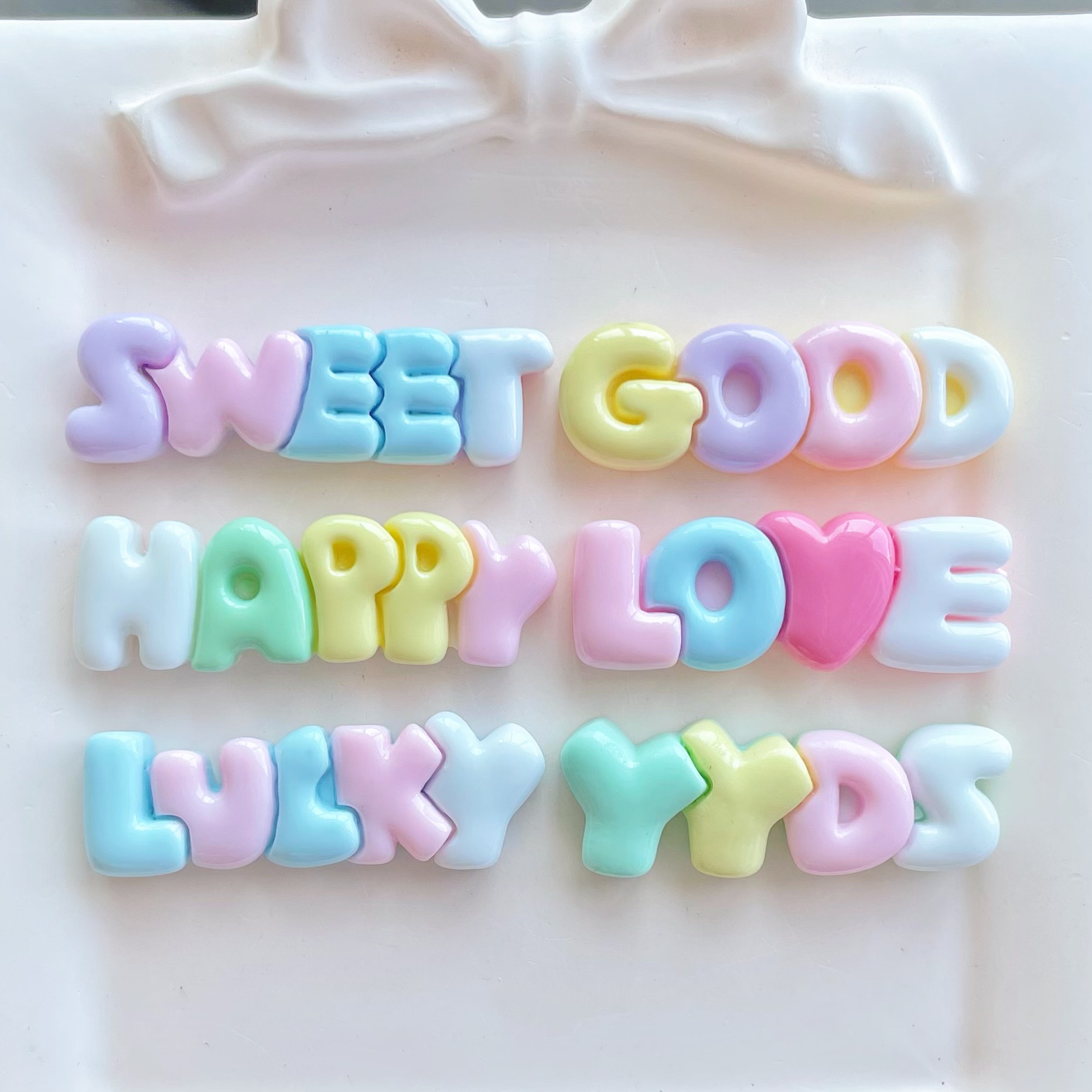 10-30 Stuks Kleur Letter Plana - Resin Art Letter Keychain recensie en prijs